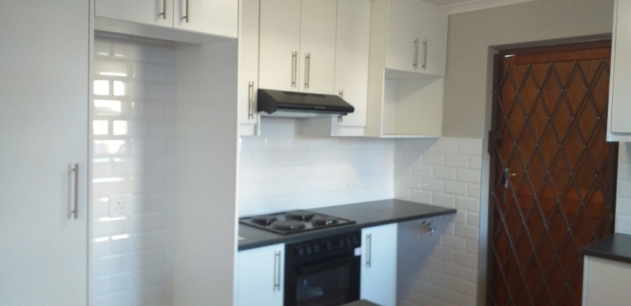 To Let 3 Bedroom Property for Rent in Oakglen Western Cape